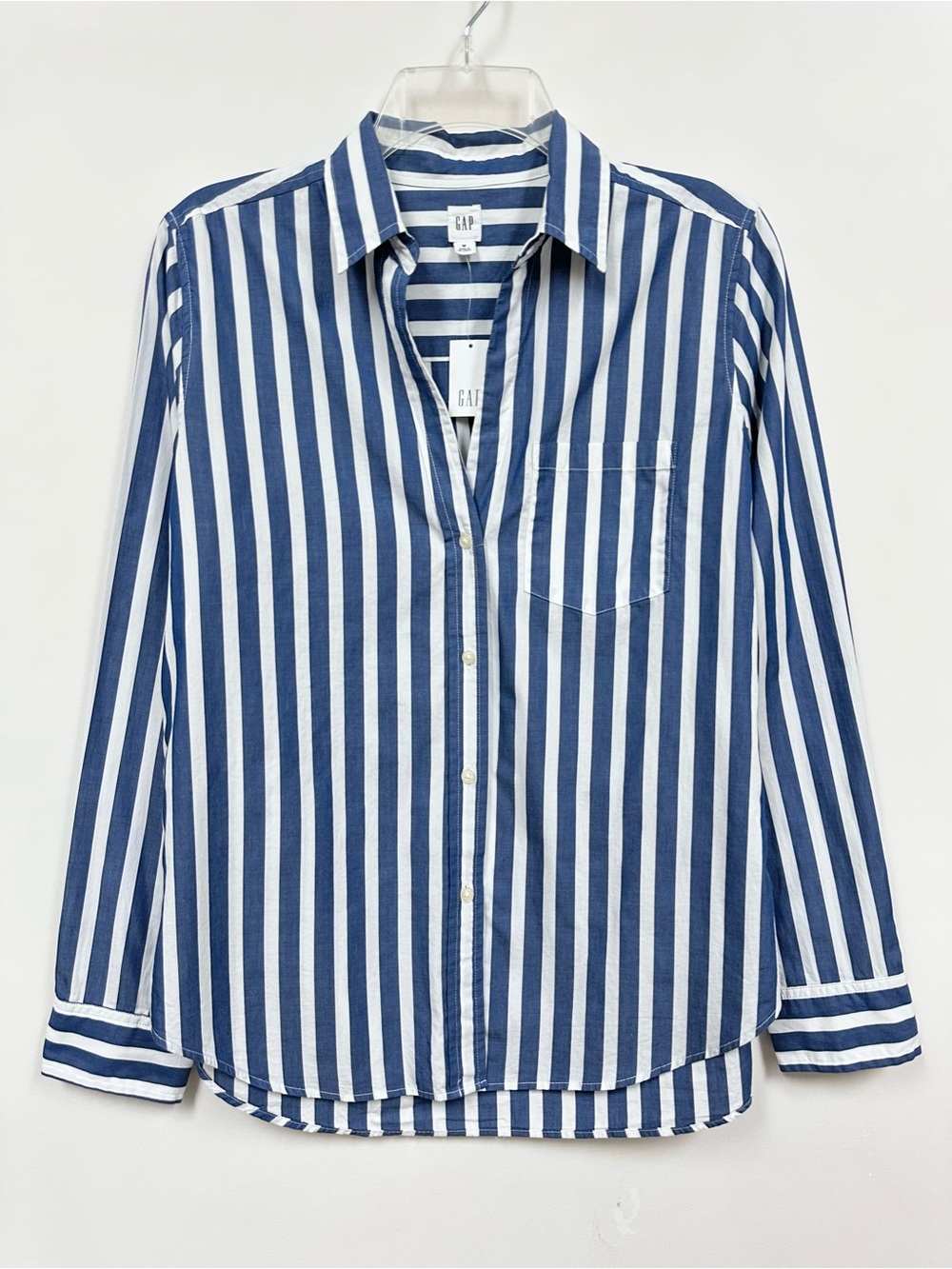 GAP “Favorite Shirt” V-Neck Cotton Button Down • Blue White Bold Stripes • Sz M